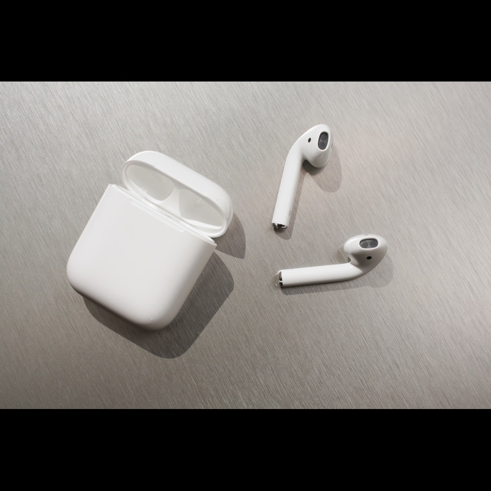 Apple AirPods with case